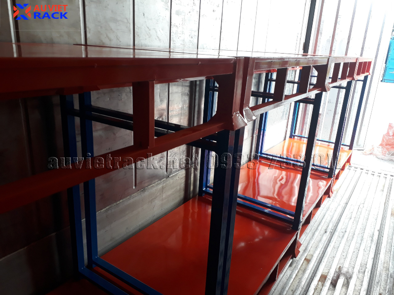 pallet sắt xếp chồng